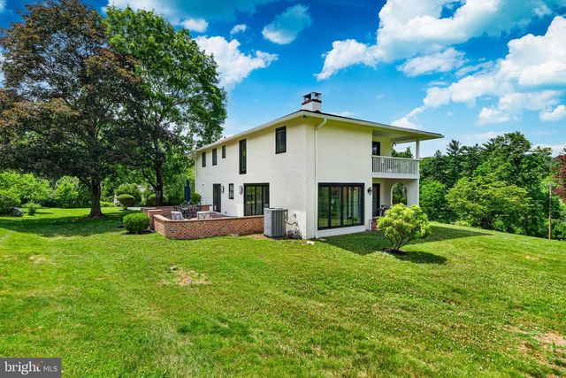 2450 WHITE HORSE RD, Berwyn, PA 19312