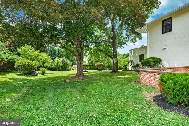2450 WHITE HORSE RD, Berwyn, PA 19312