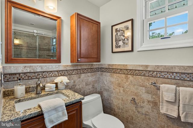 2450 WHITE HORSE RD, Berwyn, PA 19312