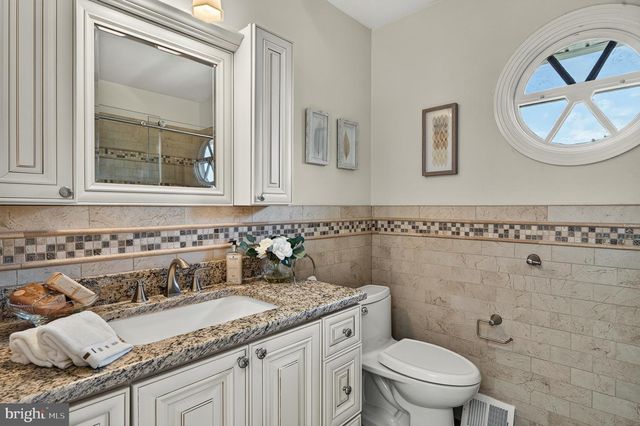 2450 WHITE HORSE RD, Berwyn, PA 19312