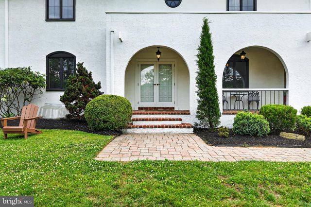 2450 WHITE HORSE RD, Berwyn, PA 19312