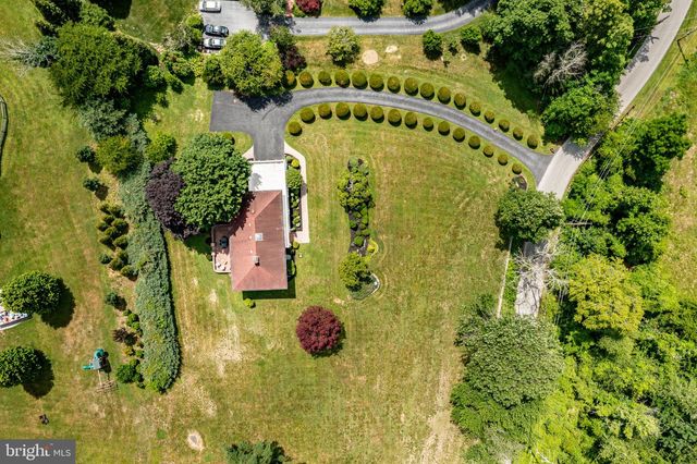 2450 WHITE HORSE RD, Berwyn, PA 19312