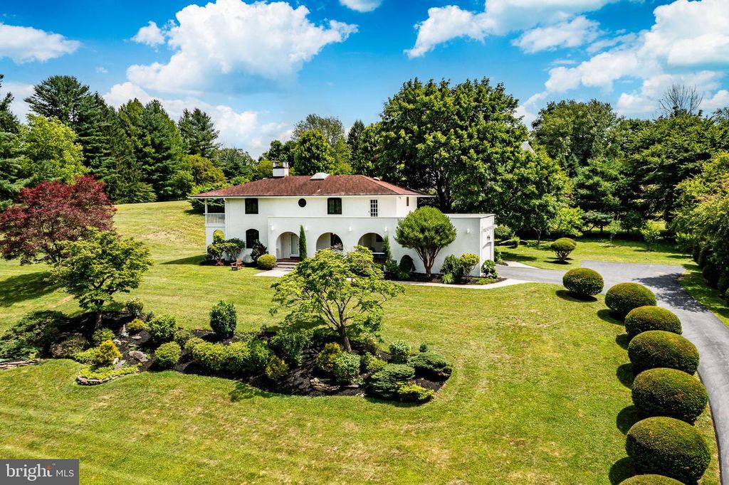 2450 WHITE HORSE RD, Berwyn, PA 19312