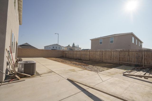5769 W Austin Way, Fresno, CA 93722