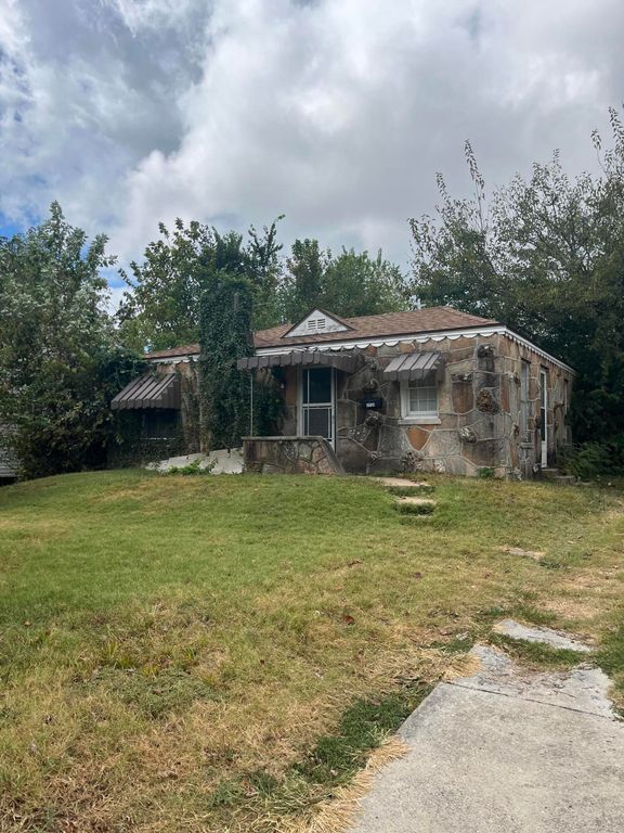 2239 N Kansas Avenue, Springfield, MO 65803
