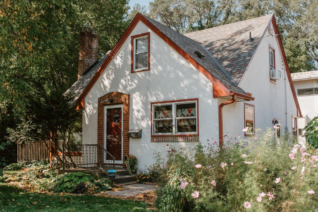 5253 Queen Avenue N, Minneapolis, MN 55430