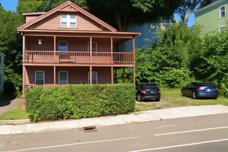 9 Winthtop St, Worcester, MA 01604
