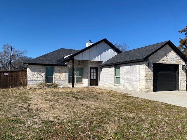 217 Birchwood Street, Azle, TX 76020