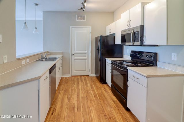 8290 GATE Parkway W 1115, Jacksonville, FL 32216