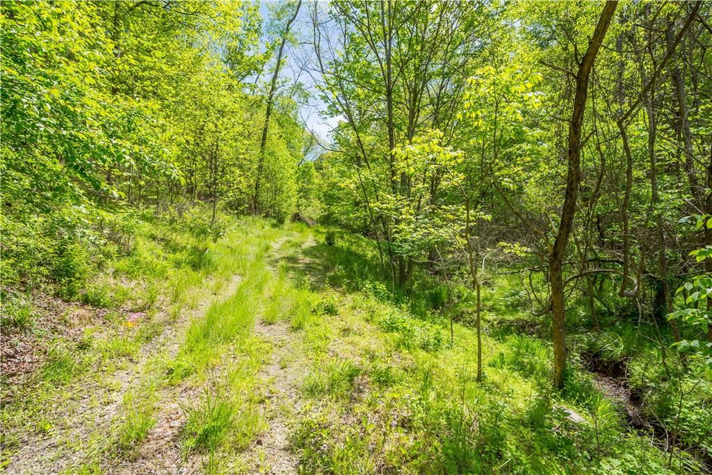 152 Chapel Hill Rd, Claysville, PA 15323