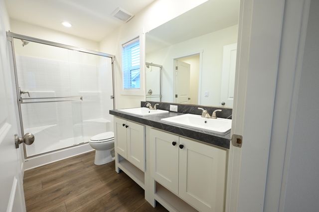 1 Corral Lane 38, Ashland, OR 97520