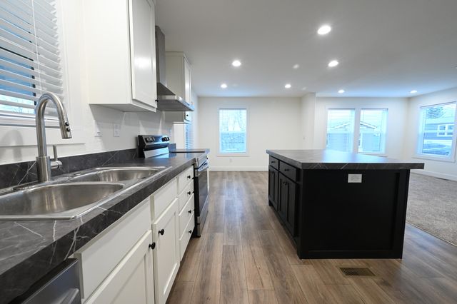 1 Corral Lane 38, Ashland, OR 97520