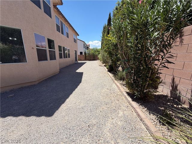 5604 Rocky Ravine Avenue, Las Vegas, NV 89131