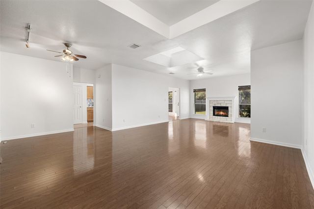 400 Canadian CV, Hutto, TX 78634