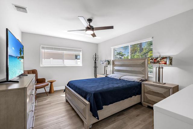 3374 NE 19th Avenue, Oakland Park, FL 33306