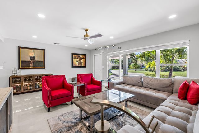 3374 NE 19th Avenue, Oakland Park, FL 33306