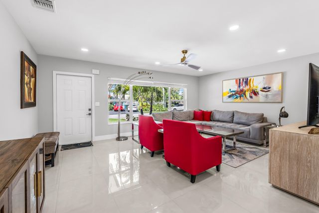 3374 NE 19th Avenue, Oakland Park, FL 33306