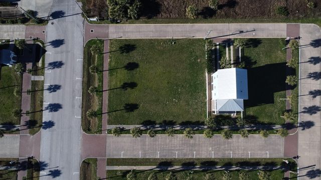 625 Ramsar Road, Galveston, TX 77550