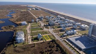 625 Ramsar Road, Galveston, TX 77550