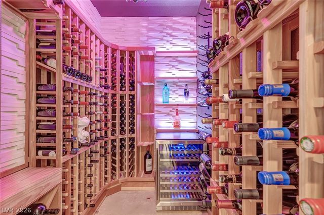 8113 Sapphire Bay Circle, Las Vegas, NV 89128