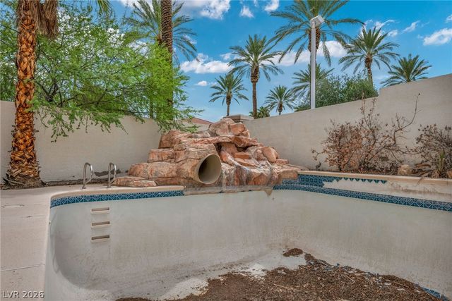 8113 Sapphire Bay Circle, Las Vegas, NV 89128