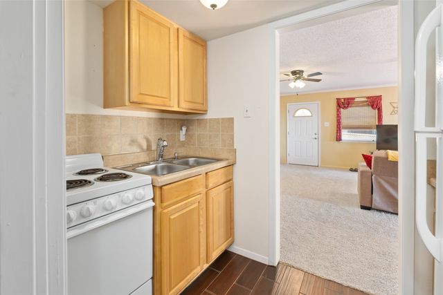 107 Briarwood Drive, Mabank, TX 75156