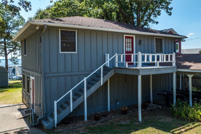 107 Briarwood Drive, Mabank, TX 75156