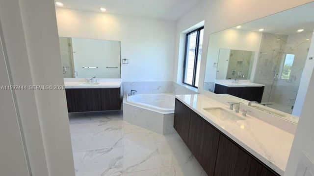 19708 NE 14th Ave, Miami, FL 33179