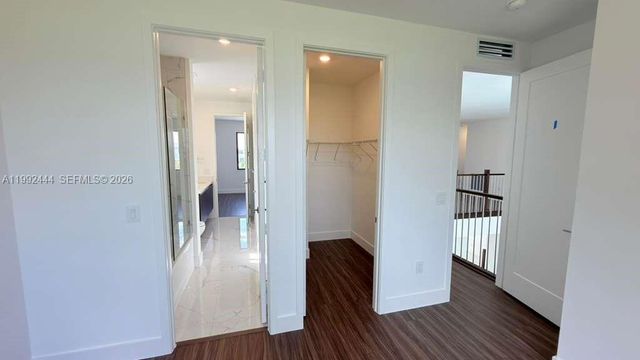 19708 NE 14th Ave, Miami, FL 33179