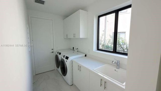 19708 NE 14th Ave, Miami, FL 33179