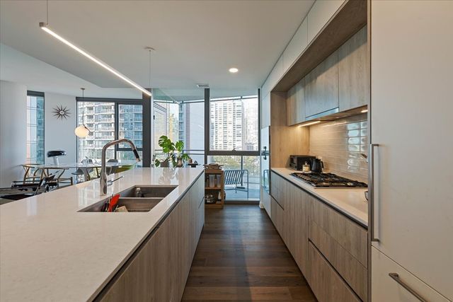 211 N Harbor Drive 409, Chicago, IL 60601