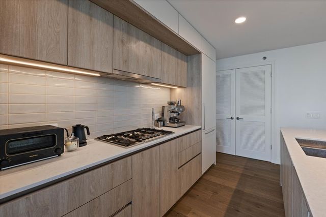 211 N Harbor Drive 409, Chicago, IL 60601