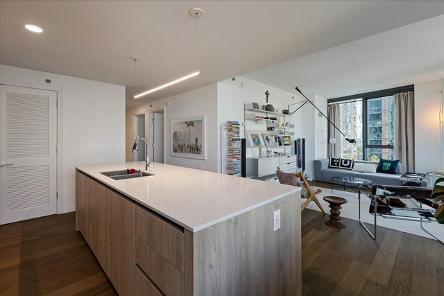 211 N Harbor Drive 409, Chicago, IL 60601