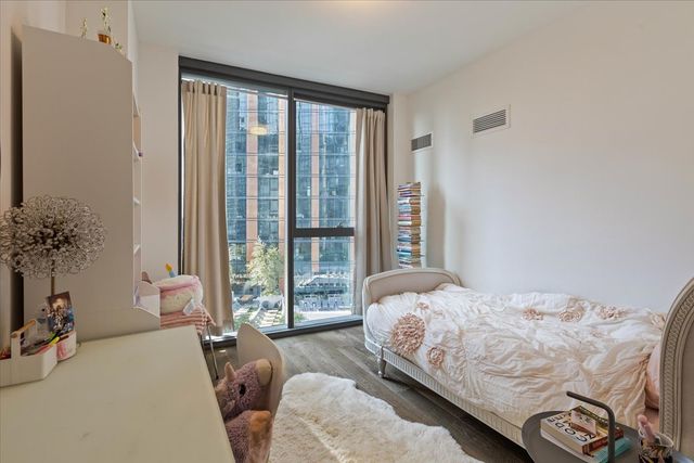 211 N Harbor Drive 409, Chicago, IL 60601