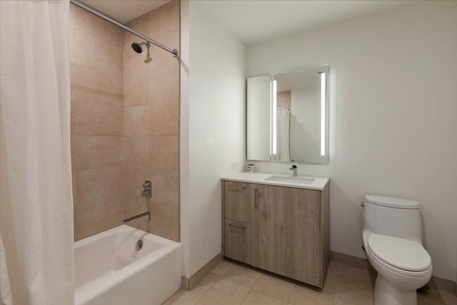 211 N Harbor Drive 409, Chicago, IL 60601