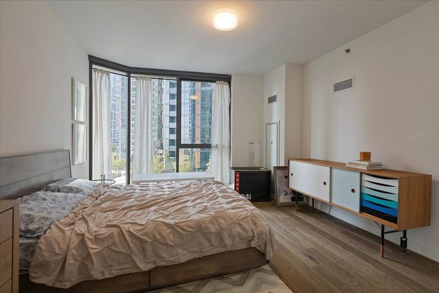 211 N Harbor Drive 409, Chicago, IL 60601