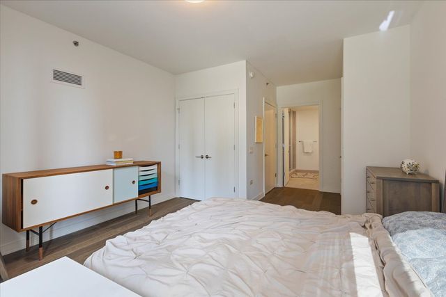 211 N Harbor Drive 409, Chicago, IL 60601