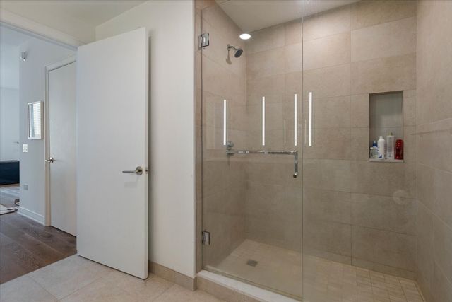 211 N Harbor Drive 409, Chicago, IL 60601
