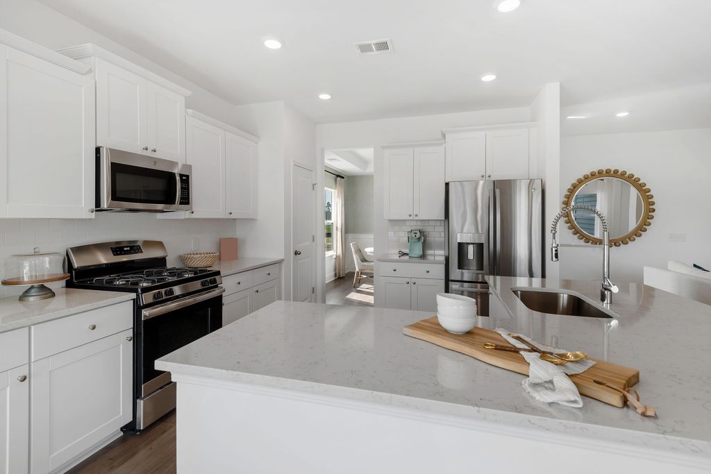 Image 12 of property listing at 1050 Red Turnstone Run, Summerville, SC 29485