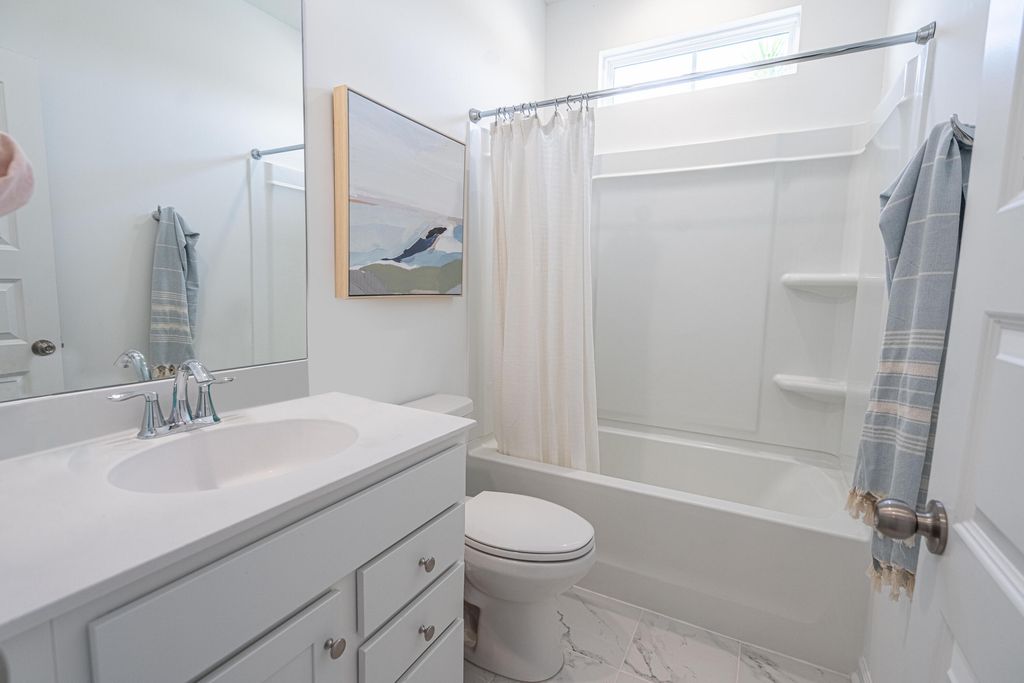 Image 5 of property listing at 1050 Red Turnstone Run, Summerville, SC 29485