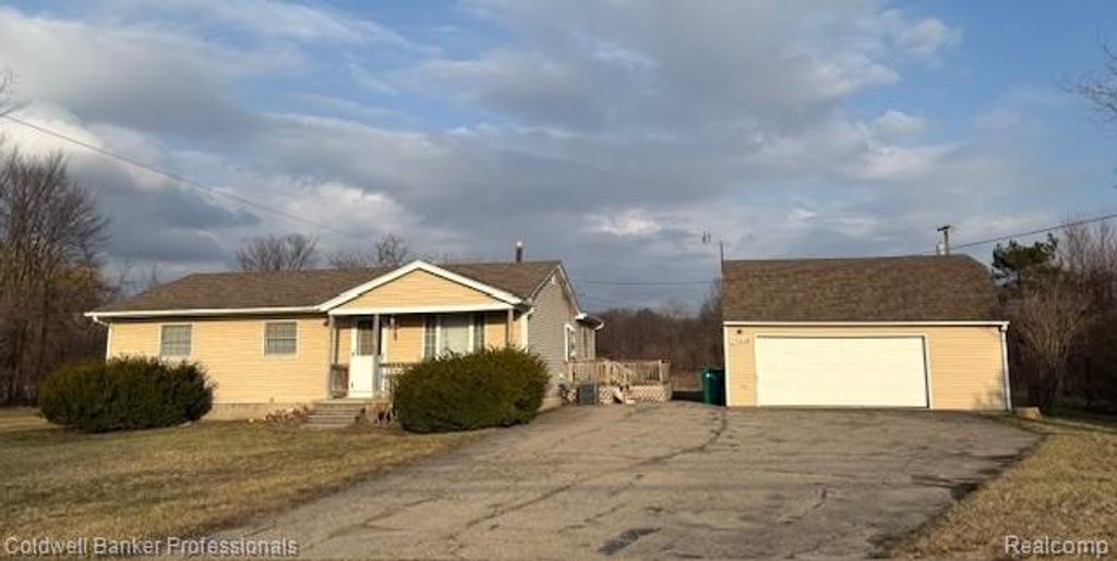 25449 Bell Road, New Boston, MI 48164