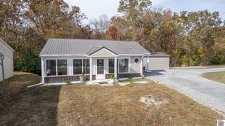 21 Lakeshore Dr, New Concord, KY 42076