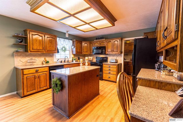 16812 M Circle, Omaha, NE 68135