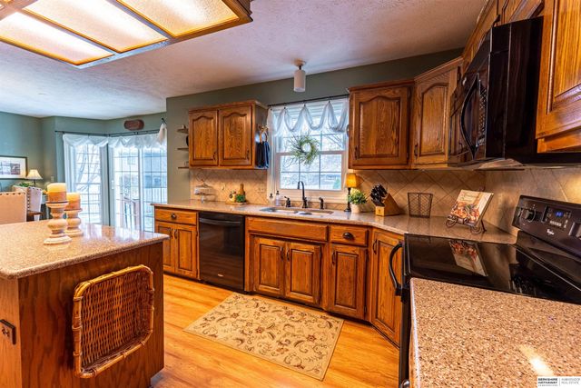 16812 M Circle, Omaha, NE 68135