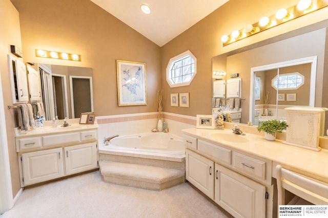 16812 M Circle, Omaha, NE 68135