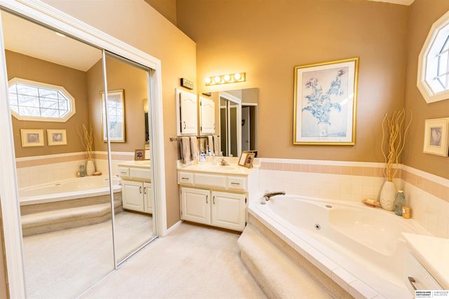 16812 M Circle, Omaha, NE 68135