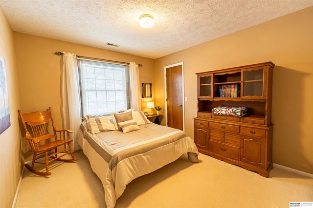 16812 M Circle, Omaha, NE 68135