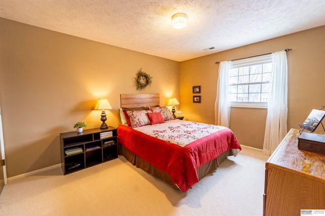 16812 M Circle, Omaha, NE 68135