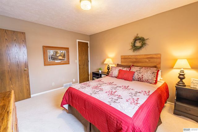 16812 M Circle, Omaha, NE 68135