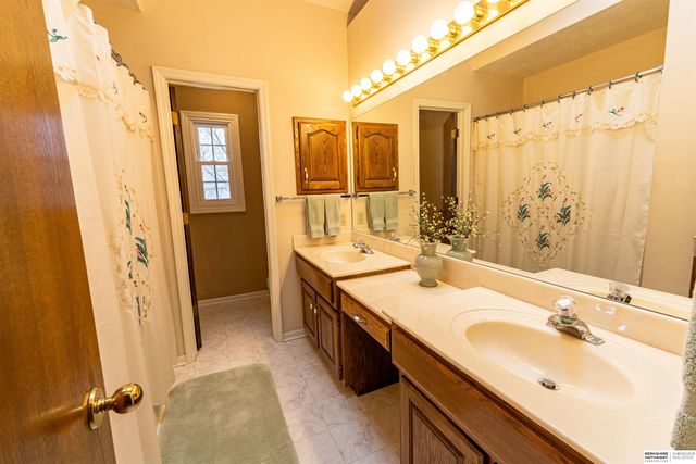 16812 M Circle, Omaha, NE 68135